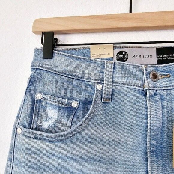 New! Levi's Silvertab High Waisted Mom Jean Distressed Tapered Leg Jeans - Picture 9 of 14